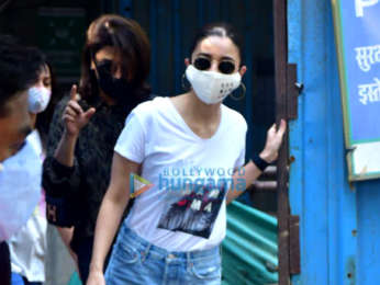 Photos: Alia Bhatt and Neetu Singh snapped at Pali Hill in Bandra
