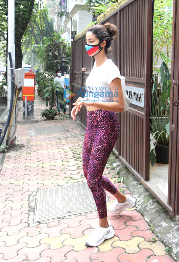 photos ananya panday spotted at yoga class in bandra 2 4