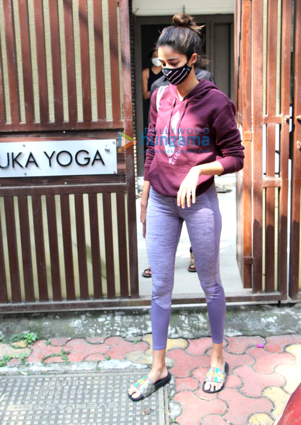 photos ananya panday spotted at yoga class in bandra 2 7