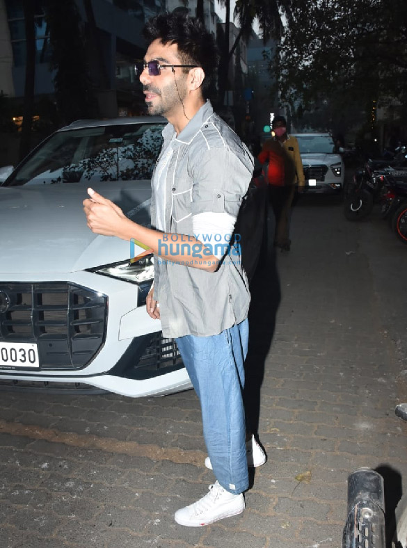 photos aparshakti khurrana snapped in andheri 3