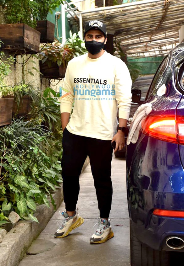photos arjun kapoor snapped at a dubbing stdio in juhu 3
