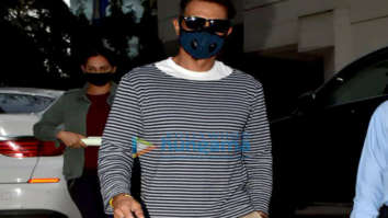 Photos: Arjun Rampal spotted in Khar