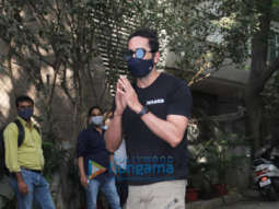 Photos: Ayushmann Khurrana snapped at a skincare clinic in Santacruz