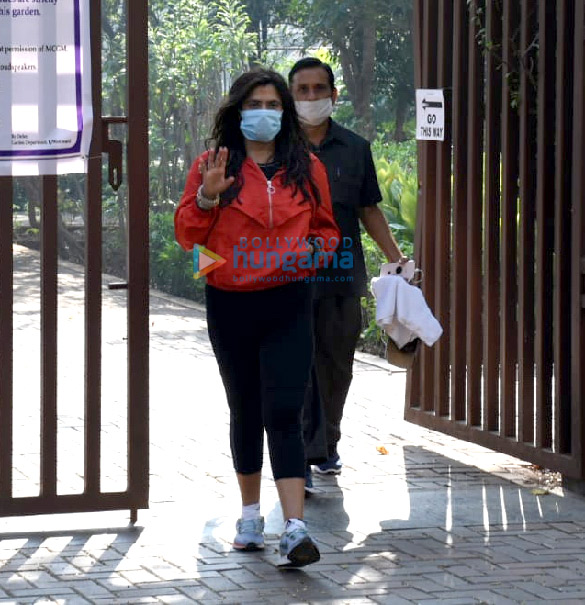 photos ekta kapoor snapped in juhu 4