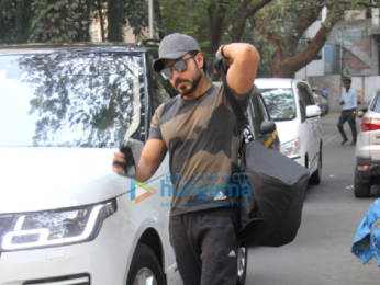 Photos: Emraan Hashmi snapped at I Think Fitness in Bandra