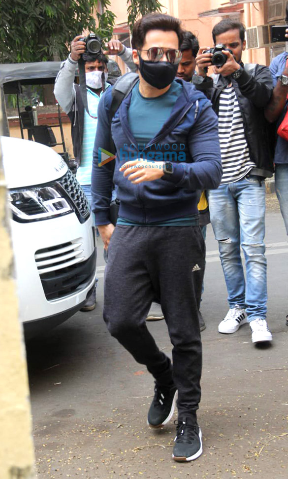 photos emraan hashmi spotted in bandra 2