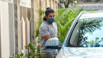 Photos: Farhan Akhtar and Zoya Akhtar snapped at Javed Akhtar’s house in Juhu