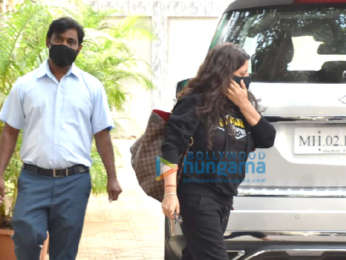 Photos: Farhan Akhtar and Zoya Akhtar snapped at Javed Akhtar's house in Juhu