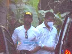 Photos: Hrithik Roshan snapped in Juhu