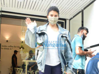 Photos: Jacqueline Fernandez spotted at Bandra
