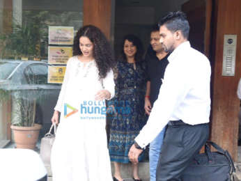 Photos: Kangana Ranaut spotted in Juhu