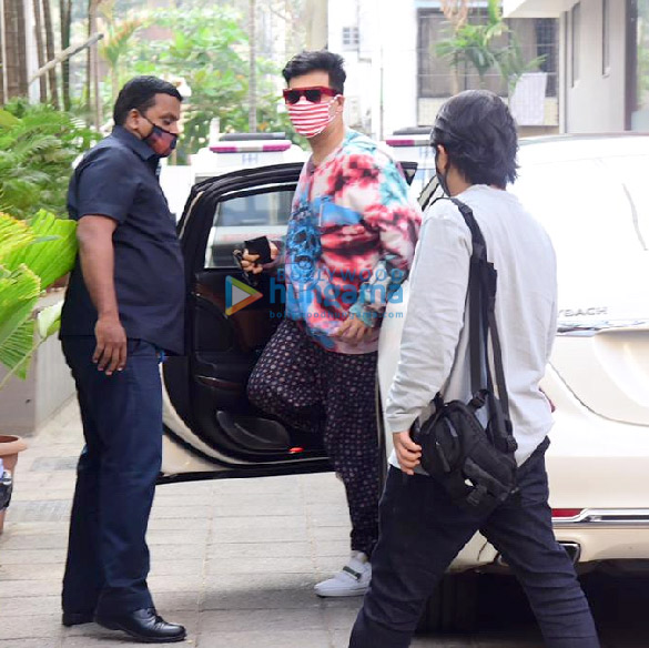 Photos: Karan Johar snapped at Hinduja Hospital in Khar Photos: Karan Johar snapped at Hinduja Hospital in Khar