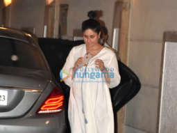 Photos: Kareena Kapoor Khan and Karisma Kapoor snapped in Bandra