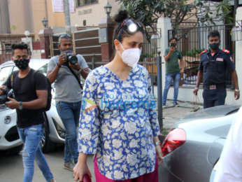 Photos: Kareena Kapoor Khan snapped in Juhu