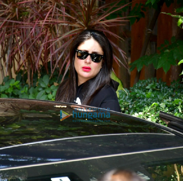 photos kareena kapoor khan spotted at karisma kapoors house with taimur ali khan 4