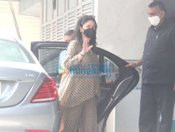 Photos: Kareena Kapoor Khan spotted at a clinic in Bandra