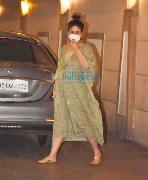 photos kareena kapoor khan spotted in bandra 1 18
