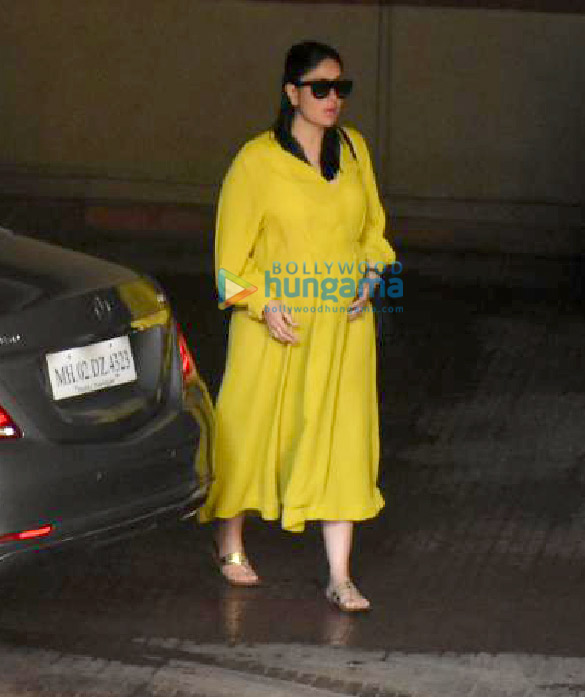 photos kareena kapoor khan spotted in bandra 2 18