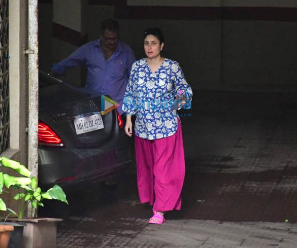 photos kareena kapoor khan spotted in bandra 4 7