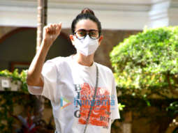 Photos: Karisma Kapoor snapped at Kareena Kapoor Khan’s house in Bandra