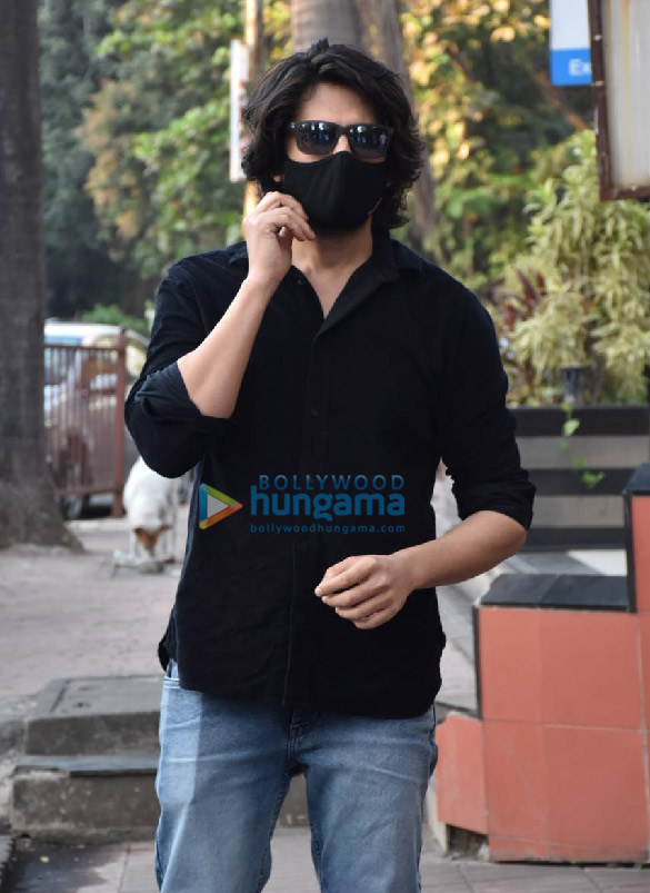 photos kartik aaryan snapped at anees bazmees office in andheri 4