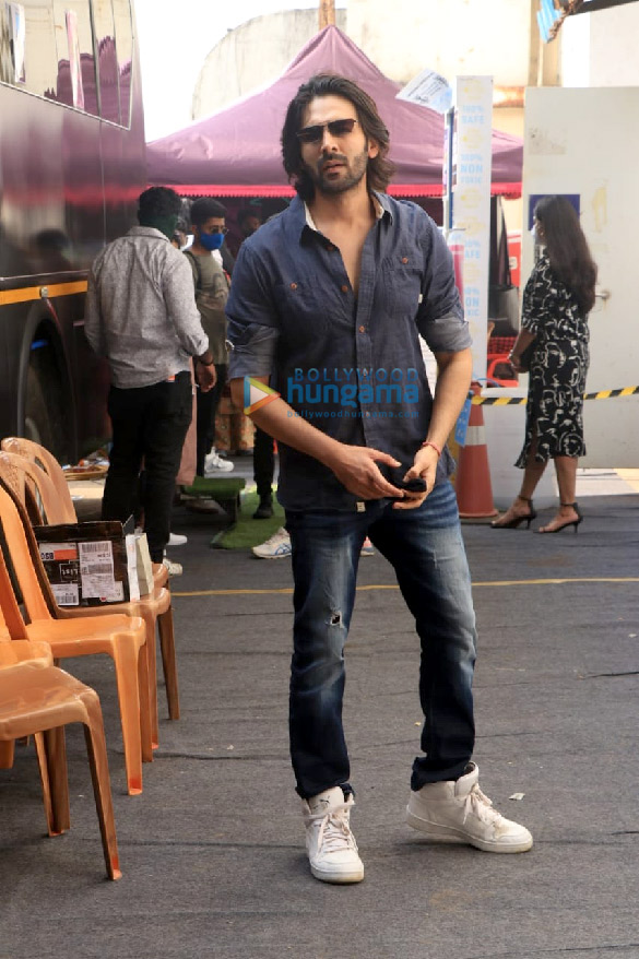 Photos: Kartik Aaryan snapped at Filmcity