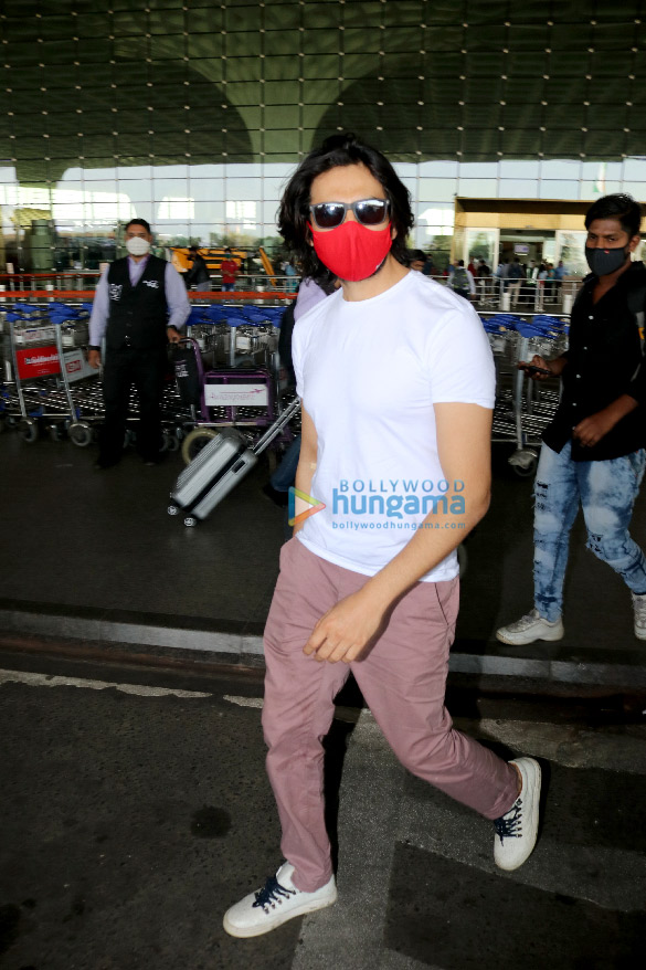 photos katrina kaif and kartik aaryan snapped at the airport 6