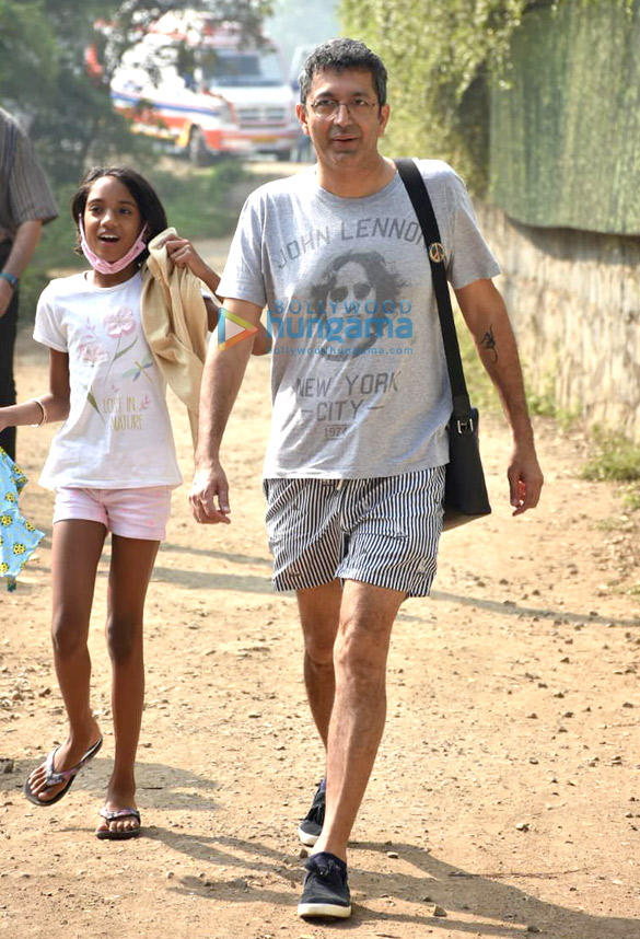 photos kunal kohli snapped with his daughter at varun dhawan natasha dalals wedding ceremony 2