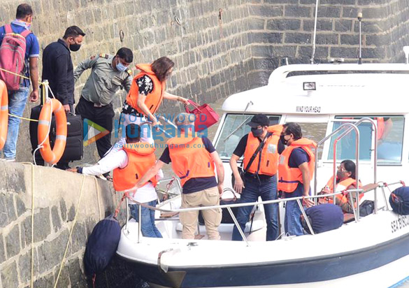 Photos: Madhuri Dixit spotted with her husband Shriram Madhav Nene at Gateway Of India Photos: Madhuri Dixit spotted with her husband Shriram Madhav Nene at Gateway Of India