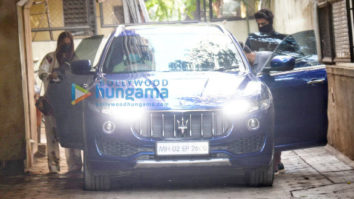 Photos: Malaika Arora and Arjun Kapoor snapped at his home in Juhu