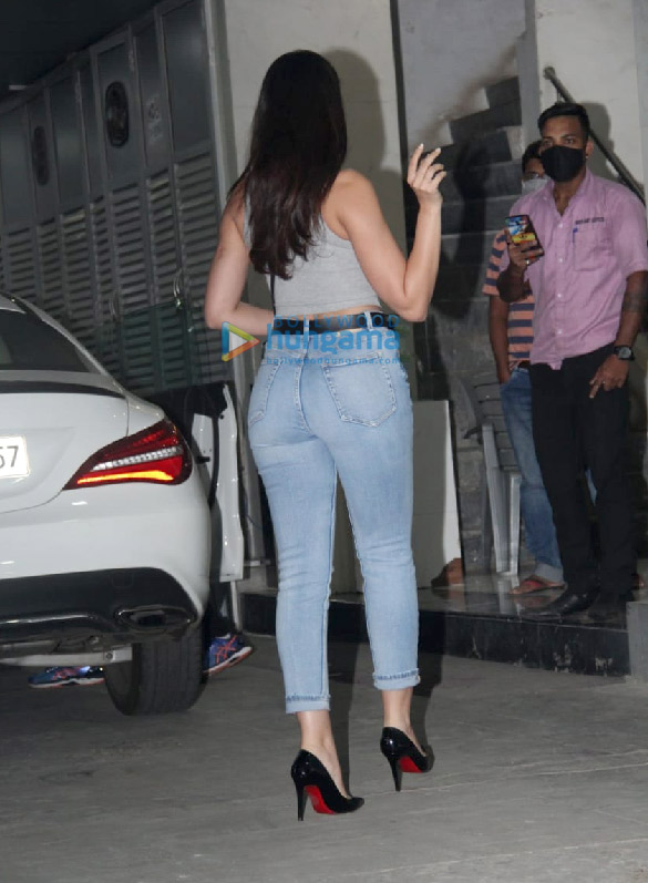 photos nora fatehi snapped in bandra 4 2