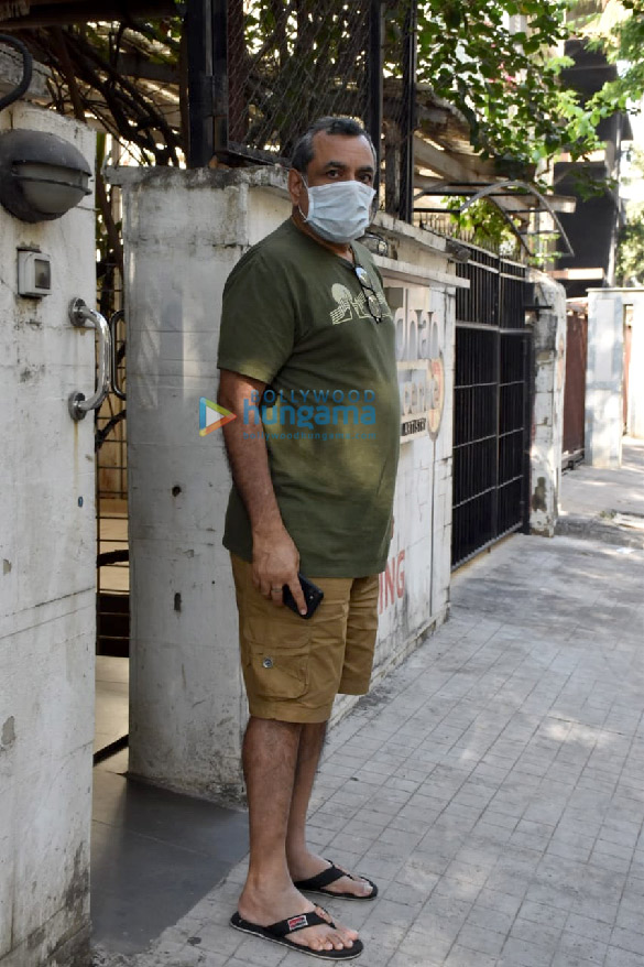 photos paresh rawal snapped at a clinic in juhu 2