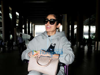 Photos: Pooja Hegde, Ekta Kapoor, Aakanksha Singh and others snapped at the airport
