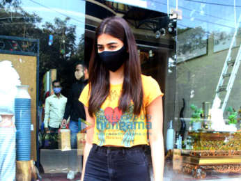 Photos: Pooja Hegde spotted at Linking Road