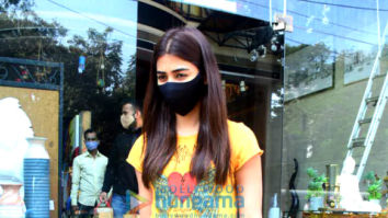 Photos: Pooja Hegde spotted at Linking Road