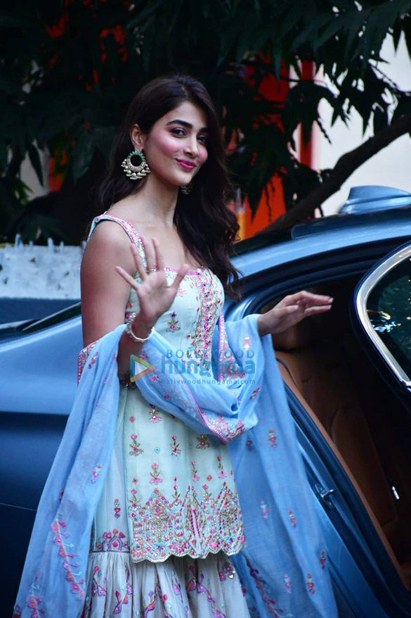 photos pooja hegde spotted outside her residential building melrose apartments 4
