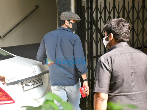 photos ranbir kapoor spotted at a clinic 3 2