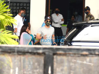 Photos: Ranveer Singh, Deepika Padukone, Ranbir Kapoor and Neetu Singh snapped at the Kalina airport
