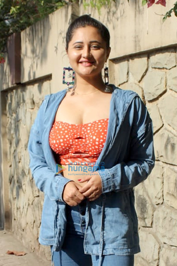 Photos: Rashami Desai snapped in Andheri Photos: Rashami Desai snapped in Andheri
