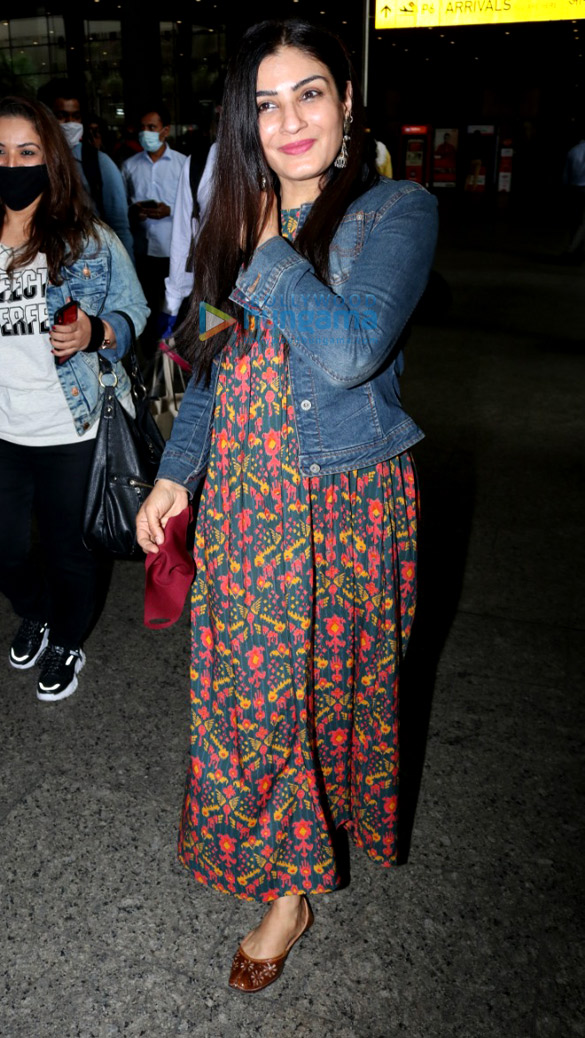 photos raveena tandon spotted at the airport 2