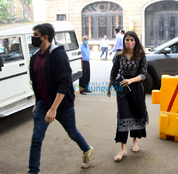 photos rhea chakraborty and showik chakraborty snapped arriving at the ncb office 1