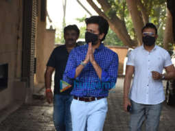 Photos: Riteish Deshmukh snapped in Juhu