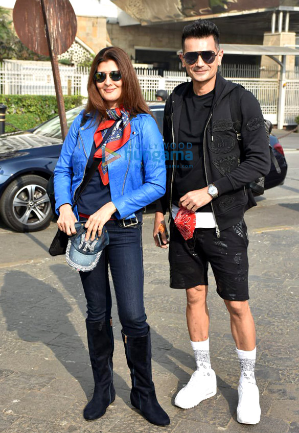 photos sangeeta bijlani spotted with friend at gateway of india 3