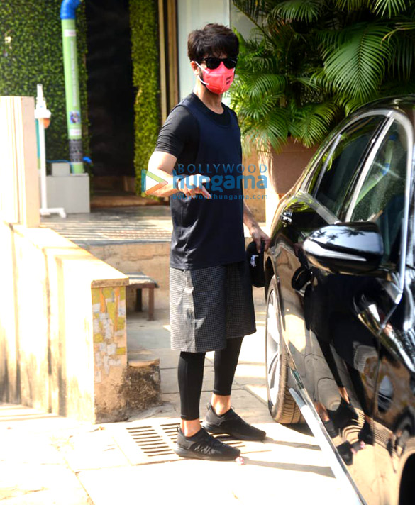 photos shahid kapoor snapped in juhu 3 3