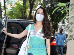 Photos: Shraddha Kapoor, Avneet Kaur and Farah Khan snapped at Kromakay salon in Juhu