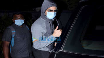 Photos: Sidharth Malhotra snapped at Versova