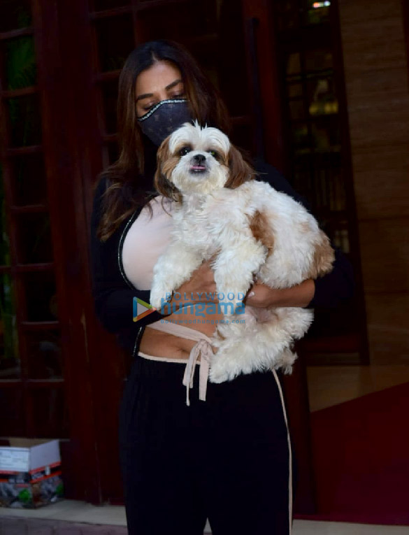 photos sophie choudry spotted bandra 4