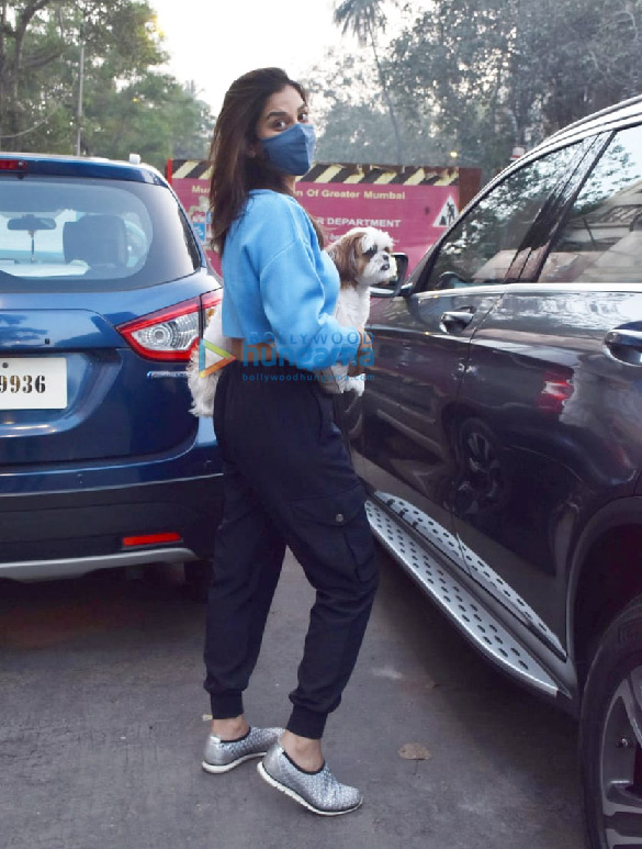 Photos: Sophie Choudry spotted in Juhu