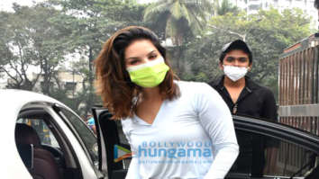 Photos: Sunny Leone snapped at a salon in Juhu