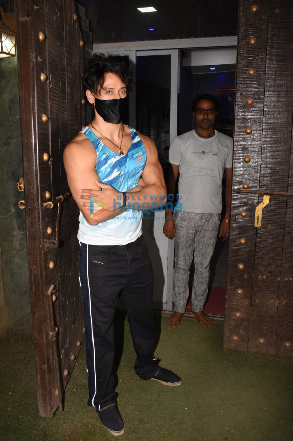 photos tiger shroff snapped at dubbing studio in juhu 1